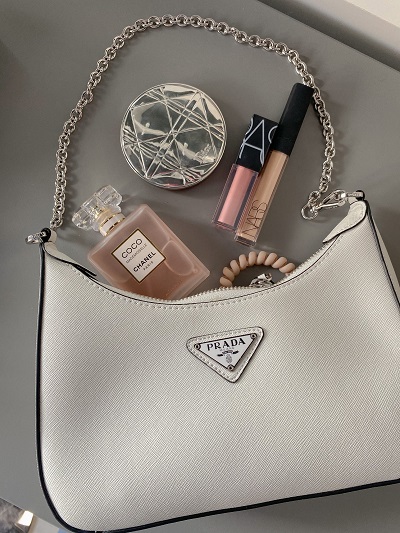 choose the perfect handbag - size always matters