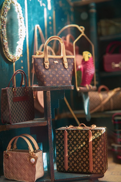 choose the perfect handbag - quality counts